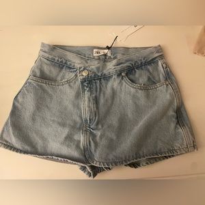 NWT Zara Jean Skort. Size 6. Never worn. Crossover style.
